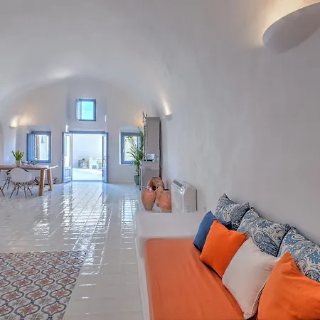 Luna Santorini Villa *