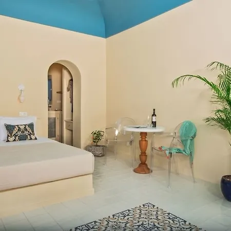 Luna Santorini *