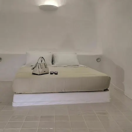 Luna Santorini Villa *